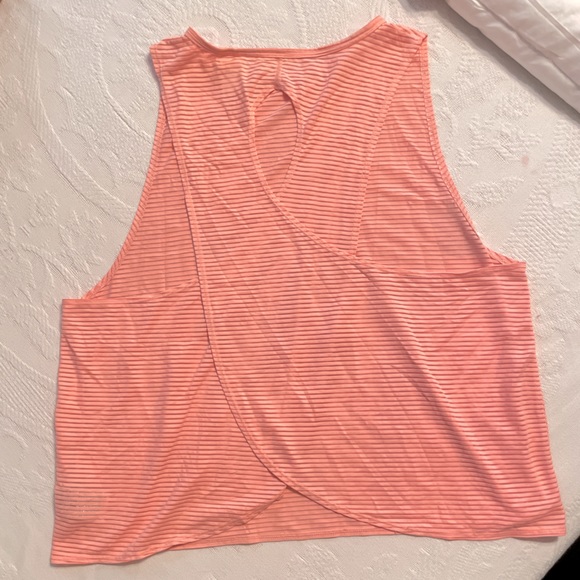 GAP Fit Pink Peach Athletic Lightweight Curved Hem Muscle Tee Top Size Medium - Picture 2 of 7